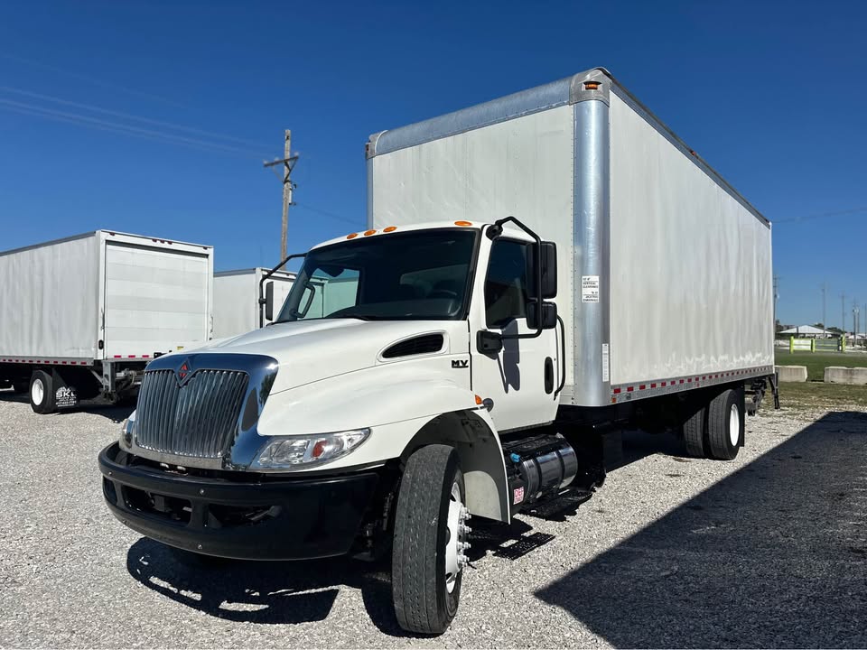 2019 International 4300 – 6 month/15,000 mile warranty Engine/Aftertreatment/trans/rears – Great financing available!!