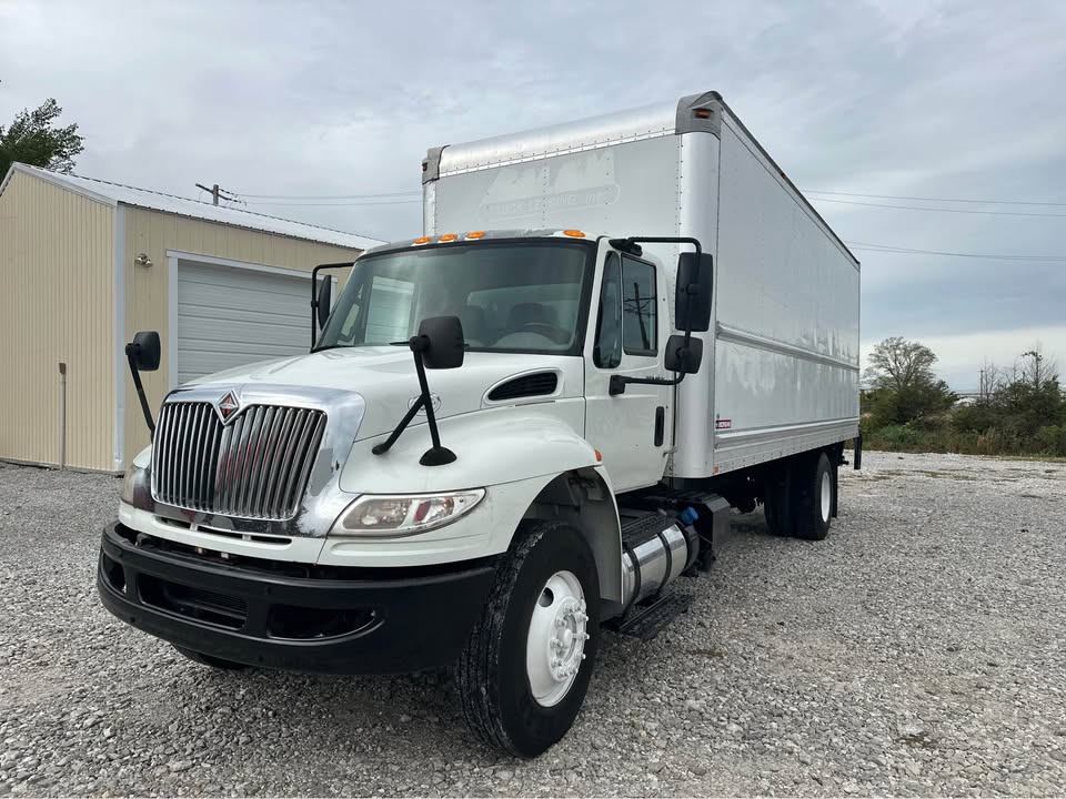 2014 International 4300 – 6 month/15,000 mile warranty Engine/Aftertreatment/trans/rears – Great financing available!!